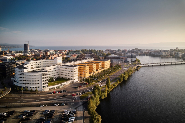 Image of Jonkoping University by the water